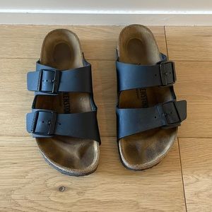 GUC Birkenstock Arizona All Black - Size 38